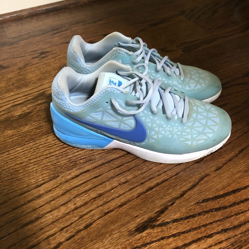 NIKE TENNIS SHOES